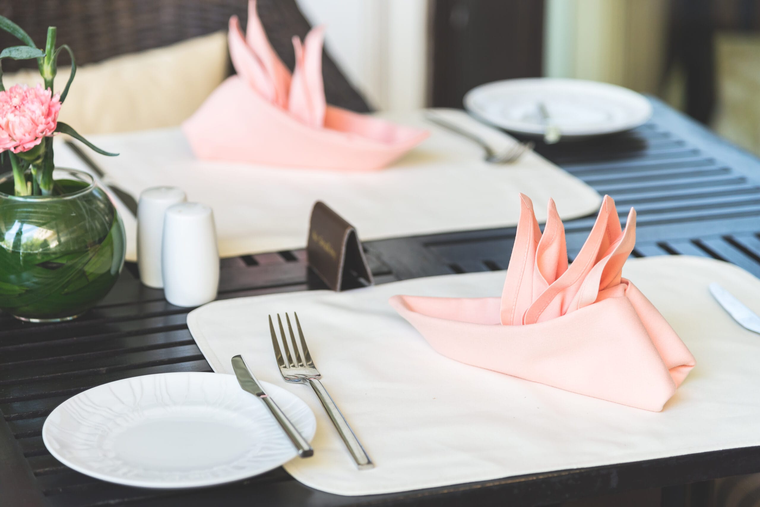 Jak vybrat rezervační systém pro restauraci – připravený stůl pro příchod hostů