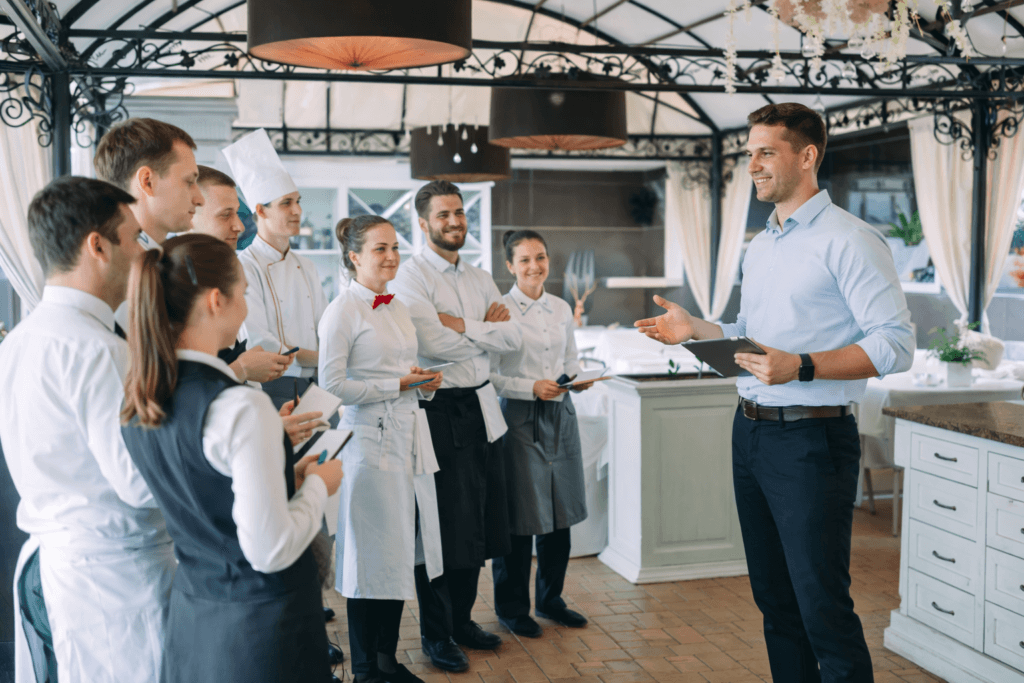 Plánování směn zaměstnanců v restauraci: jak snížit náklady na zaměstnance